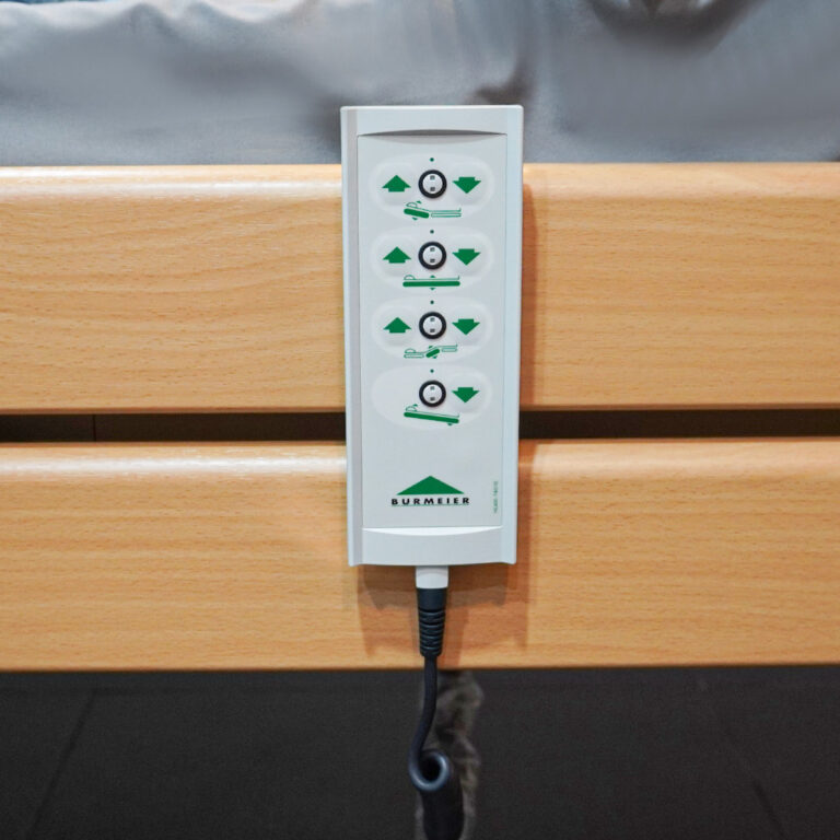 ชุดเตียงผู้ป่วยปรับไฟฟ้า Dali Low Entry (เตียงปรับระดับต่ำสุด 23 cm.) + พร้อมที่นอนเพื่อสุขภาพ MEMORY FOAM + เสาพยุงตัว + ชุดผ้าปูที่นอน + ผ้ายาง