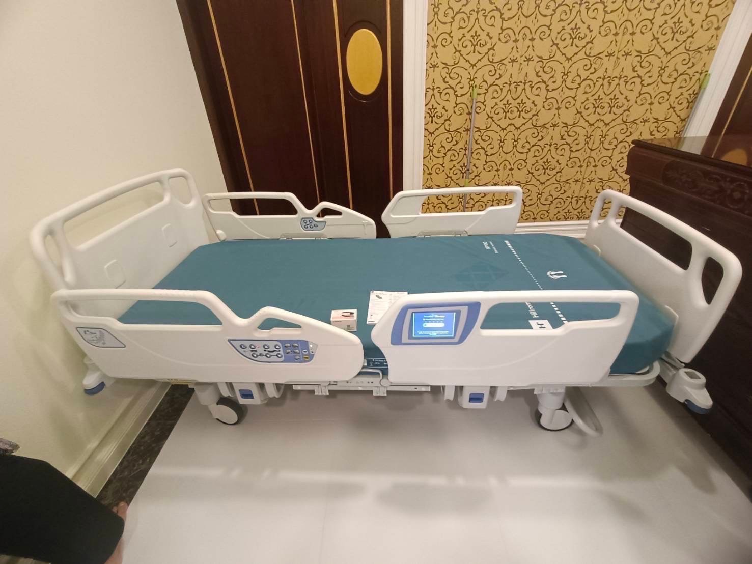 ชุดเตียงผู้ป่วยปรับระดับไฟฟ้า Hill-Rom Accella 900 + ฟูกที่นอน แบรนด์ Hill-Rom NP50 แบรนด์จากประเทศสหรัฐอเมริกา สามารถชั่งน้ำหนักคนไข้บนเตียงได้