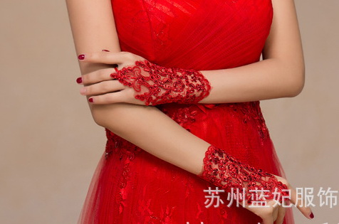 GL1128- ถุงมือเด็กออกงานสีแดง และ สีขาว ปรับขนาดให้เข้ากับรอบข้อมือ ได้ใช้ได้ตั้งแต่ 7ขวบขึ้นไปถึงคนโตหรือผู้ใหญ่