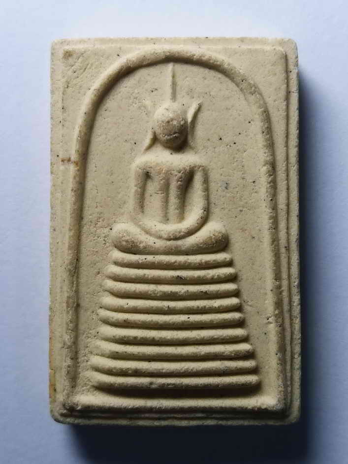 รหัสสินค้า พระสมเด็จ วัดต่างๆ 116 พระสมเด็จเนื้อผง หลังรูปเหมือน ครูบาเจ้าศรีวิชัย วัดพระธาตุดอยสุเทพ จังหวัดเชียงใหม่ ไม่ทราบปีที่สร้าง