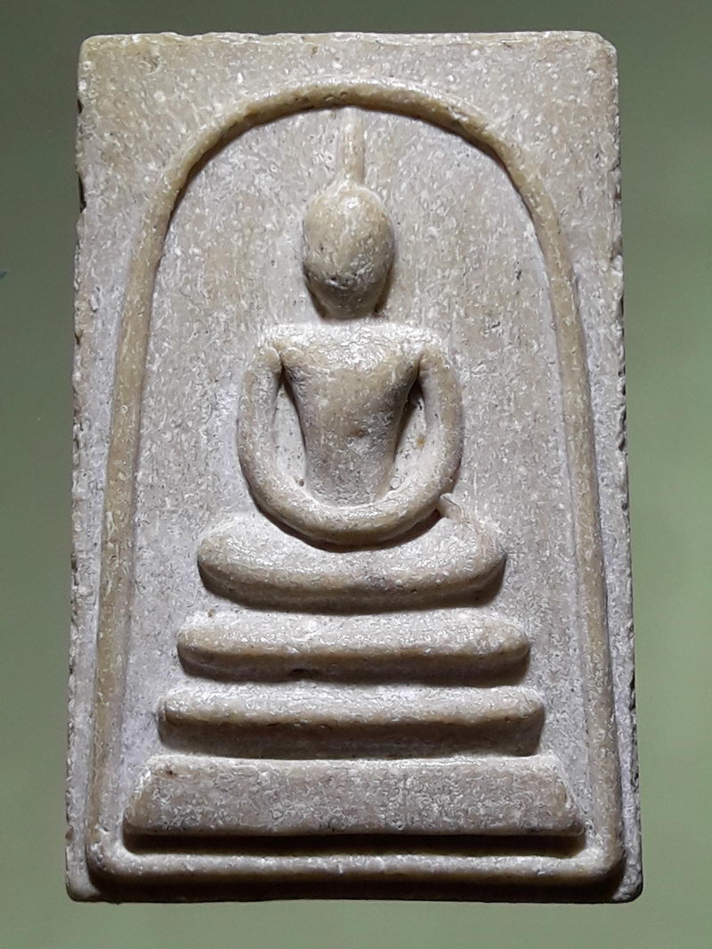 รหัสสินค้า พระสมเด็จ วัดต่างๆ 1323 พระสมเด็จเนื้อผงหลังรูปเหมือนหลวงพ่อแพ วัดพิกุลทอง จังหวัดสิงห์บุรี ไม่ทราบปีที่สร้าง