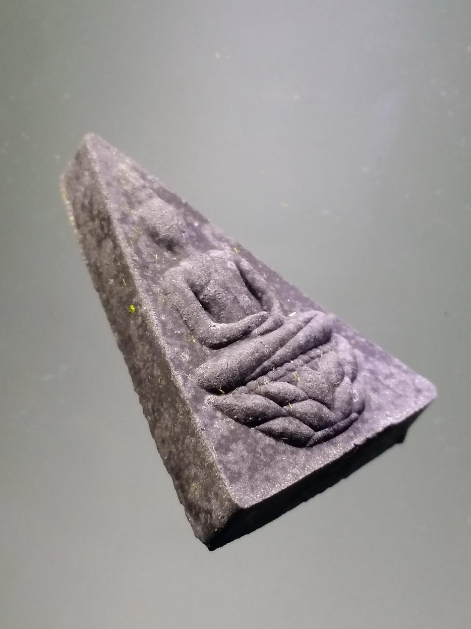 รหัสสินค้า พระมีกล่อง 3838 พระกำลังแผ่นดิน เนื้อผงจิตรลดา ไม่ทราบปีที่สร้าง พระสวยกล่องเดิม