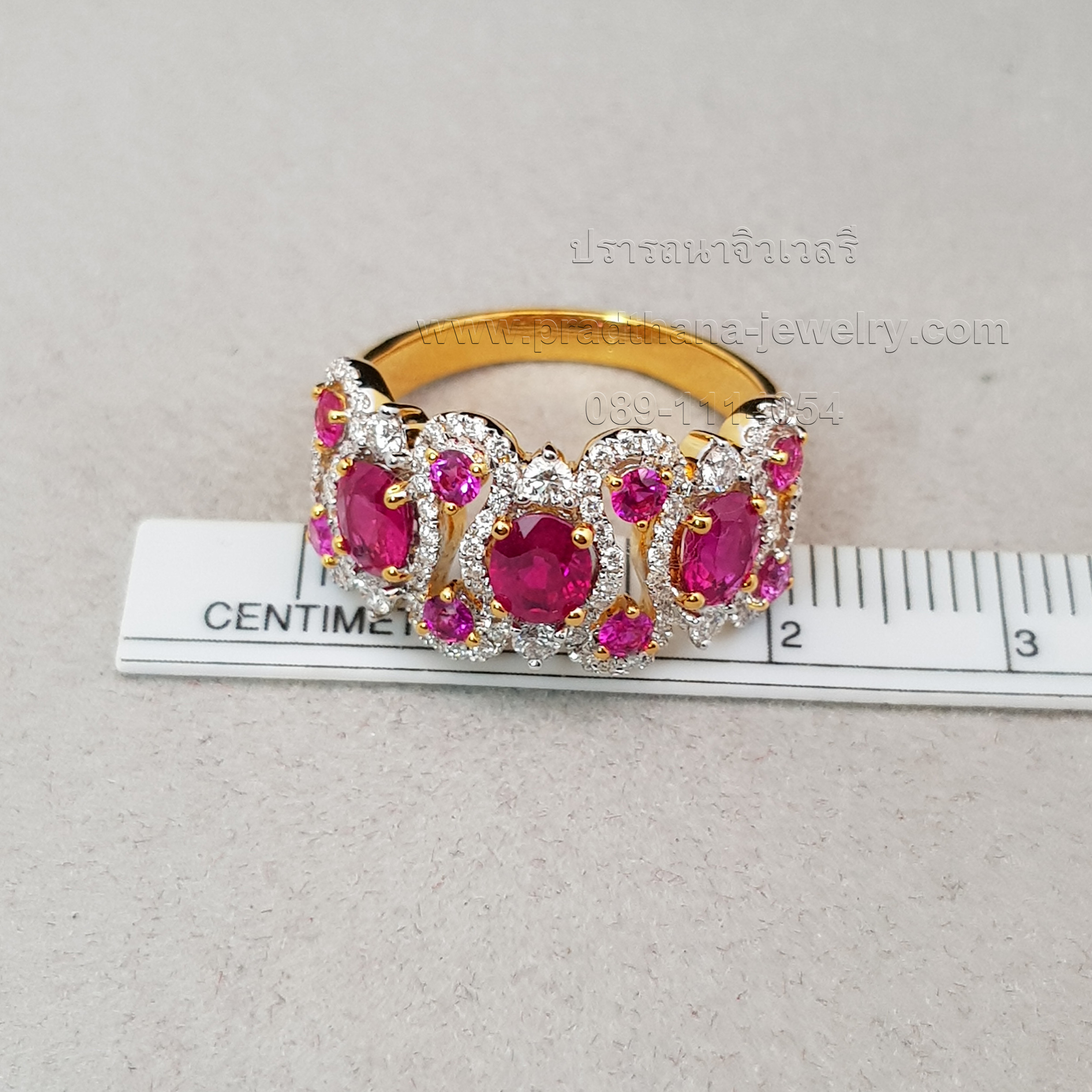 แหวนทับทิมประดับเพชร