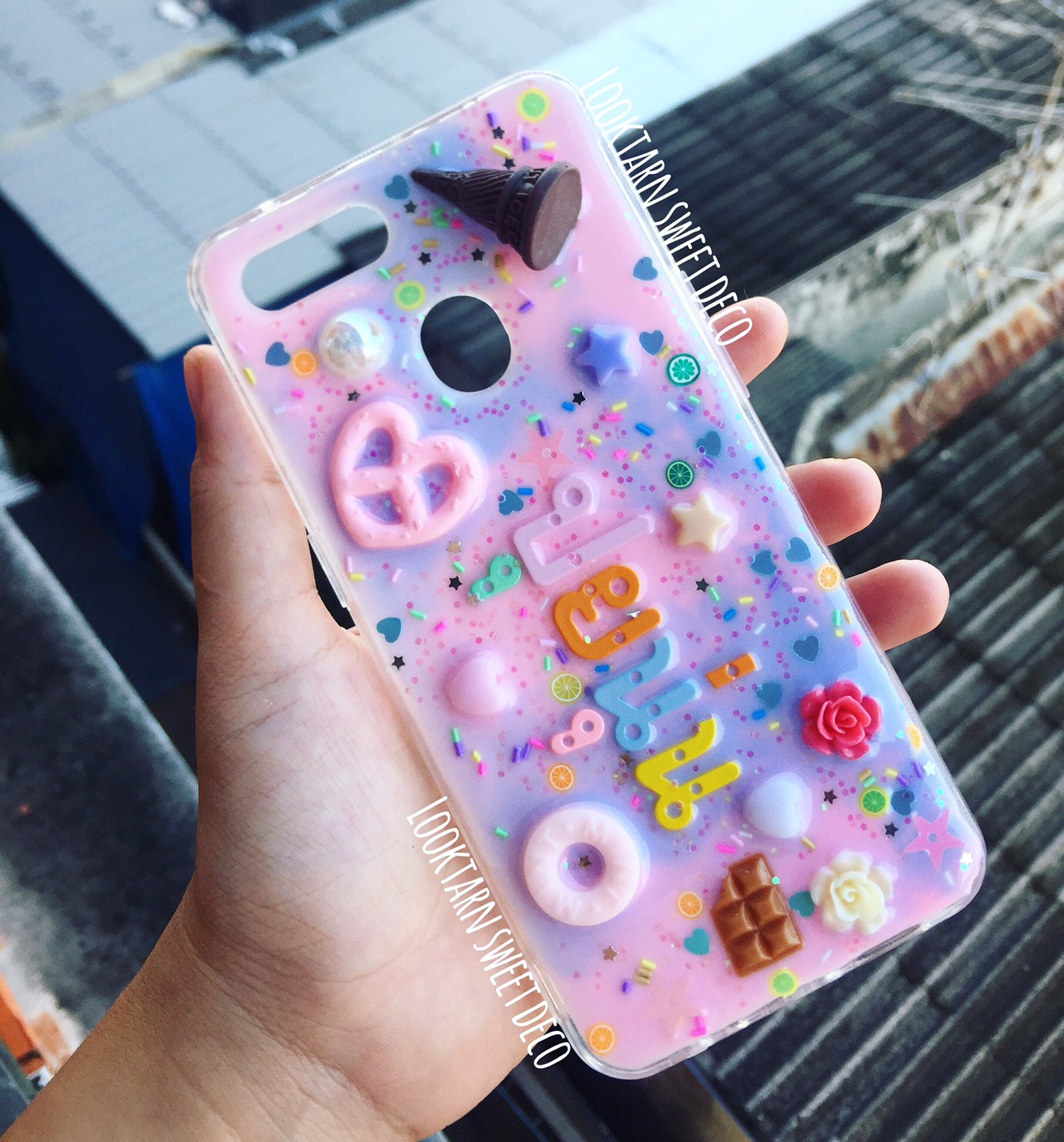 เคสพื้นสีคราม ชมพู อักษรคละสี