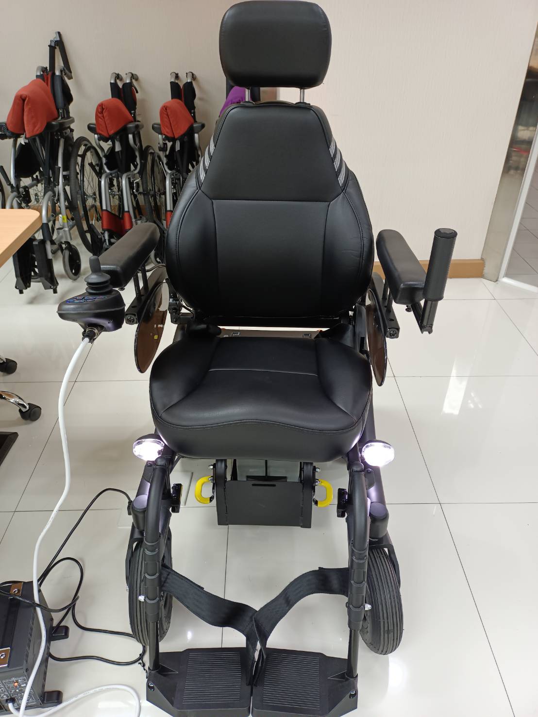 รถเข็นไฟฟ้าคาร์ม่า KARMA รุ่น Blazer Captain พนักพิงปรับเอนได้ ของแท้ รับประกันศูนย์ไทย 5 ปี (รุ่นยอดนิยม)