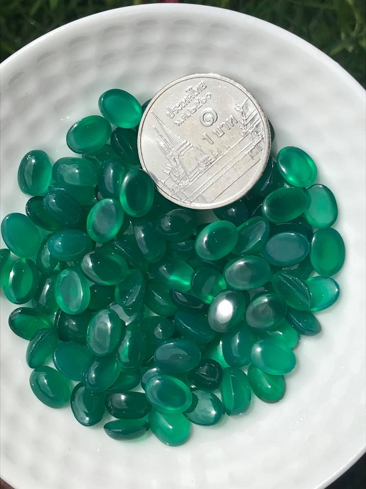 โมราไข่หลังเบี้ย 7x5mm. 10 กะรัต