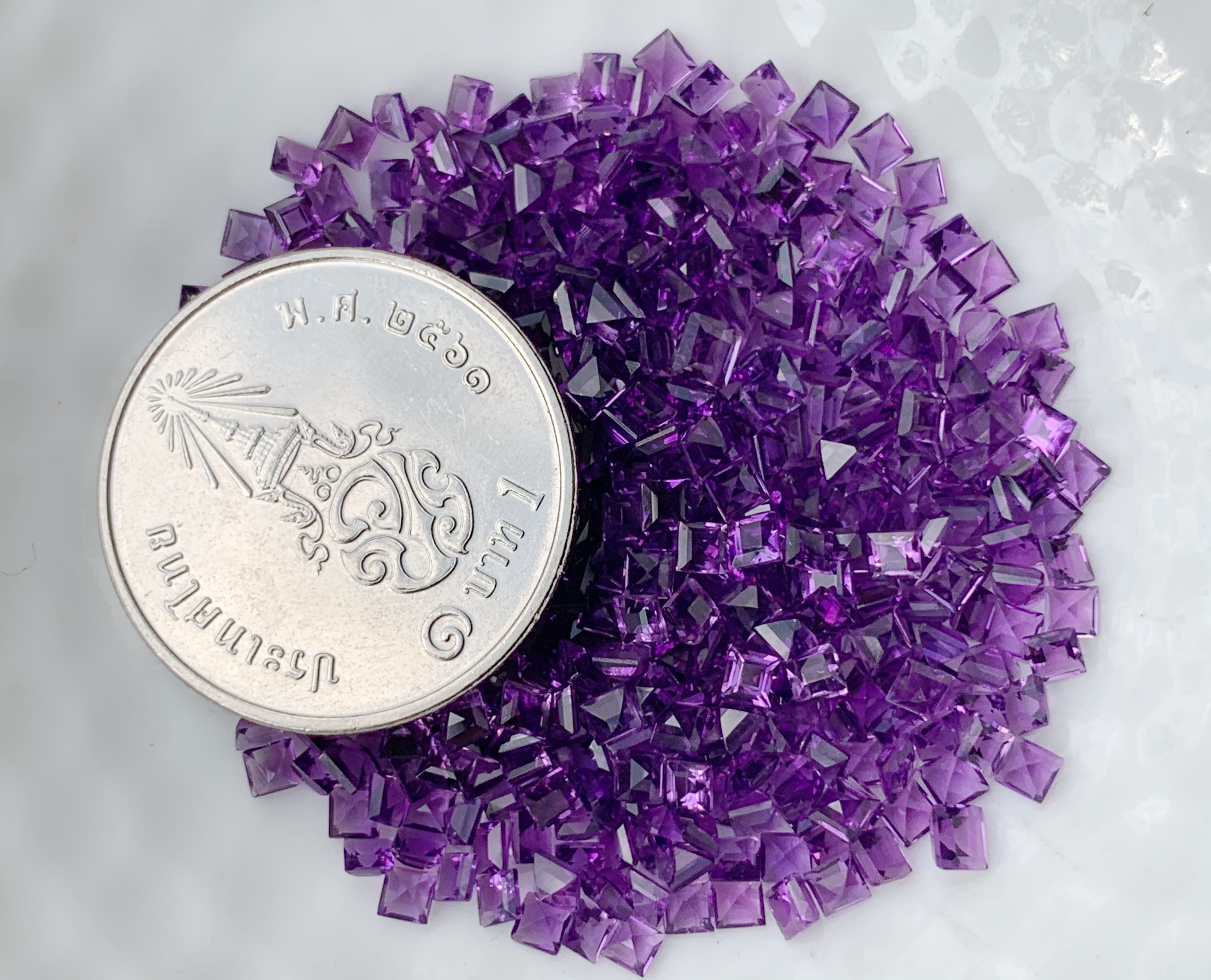 อเมทิสสี่เหลี่ยม 2.5 มม. 5 กะรัต