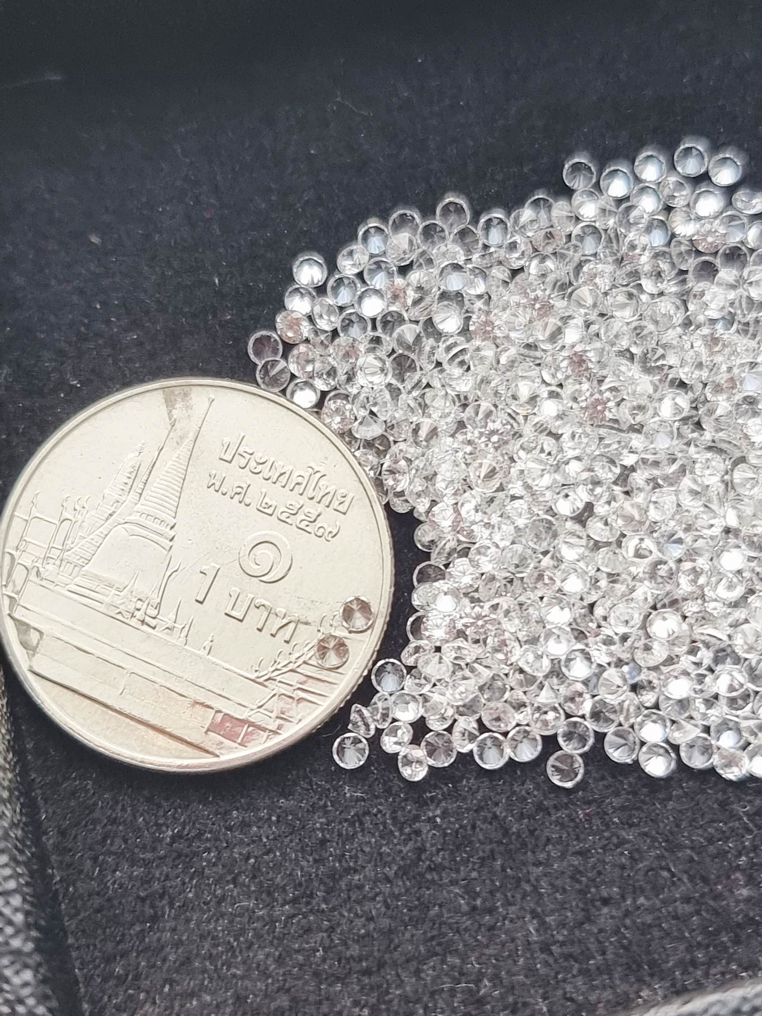 เพทายขาวกลมเจียรเหลี่ยม Size 1.7 มม. 1 กะรัต