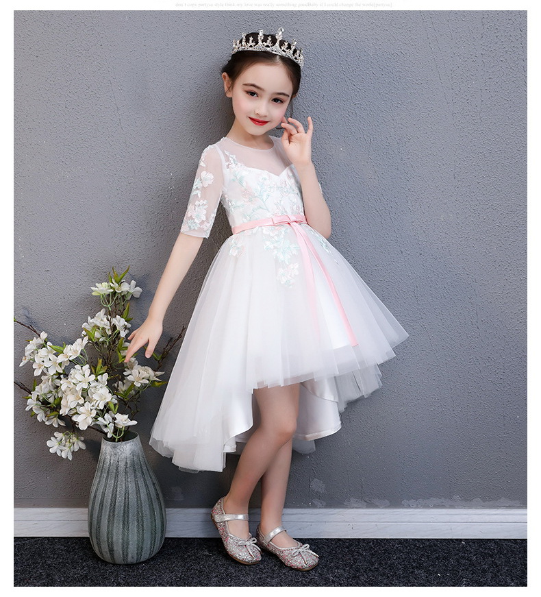Gd3556- พร้อมส่ง ชุดราตรีเด็กสีขาว คาดเอวชมพูปักดอกไม้สวยหวาน ชุดออกงานเด็กหญิง ทรงหน้าสั้น-หลังยาว