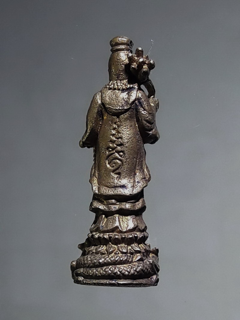 Antig FB 12769 รูปหล่อพระโพธิสัตว์เจ้าแม่กวนอิม ปางขี่มังกร ประพรมน้ำมนต์ องค์เล็ก เนื้อทองสตางค์ ไม่ทราบสำนัก งานเก่าน่าสะสม