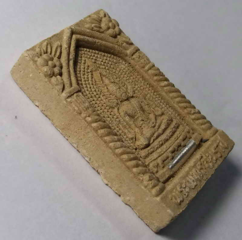 รหัสสินค้า พิษณุโลก 002 พระพุทธชินราชเนื้อผง ฝังตะกรุด หลวงปู่อ่อน วัดเนินมะเกลือ อำเภอวังทอง จังหวัดพิษณุโลก