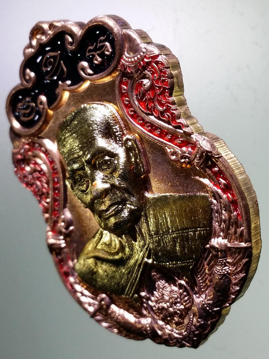 รหัสสินค้า พระมีกล่อง 001 เหรียญเสมา รุ่นราชันย์พันล้าน เนื้อทองแดงลงยา หน้ากากทองทิพย์ หลวงพ่อพัฒน์ วัดห้วยด้วน อำเภอหนองบัว จังหวัดนครสวรรค์ ตอกโค๊ต หมายเลข ๔๙๐