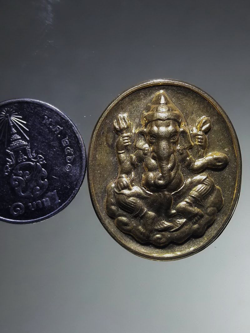 Antig FB 12851 เหรียญทองฝาบาตร พระพิฆเณศวรเทพเจ้าแห่งความสำเร็จ วัดกาญจนบริรักษ์ โคกแค อำเภอห้วยยอด จังหวัดตรัง ตอกโค๊ตด้านหลัง