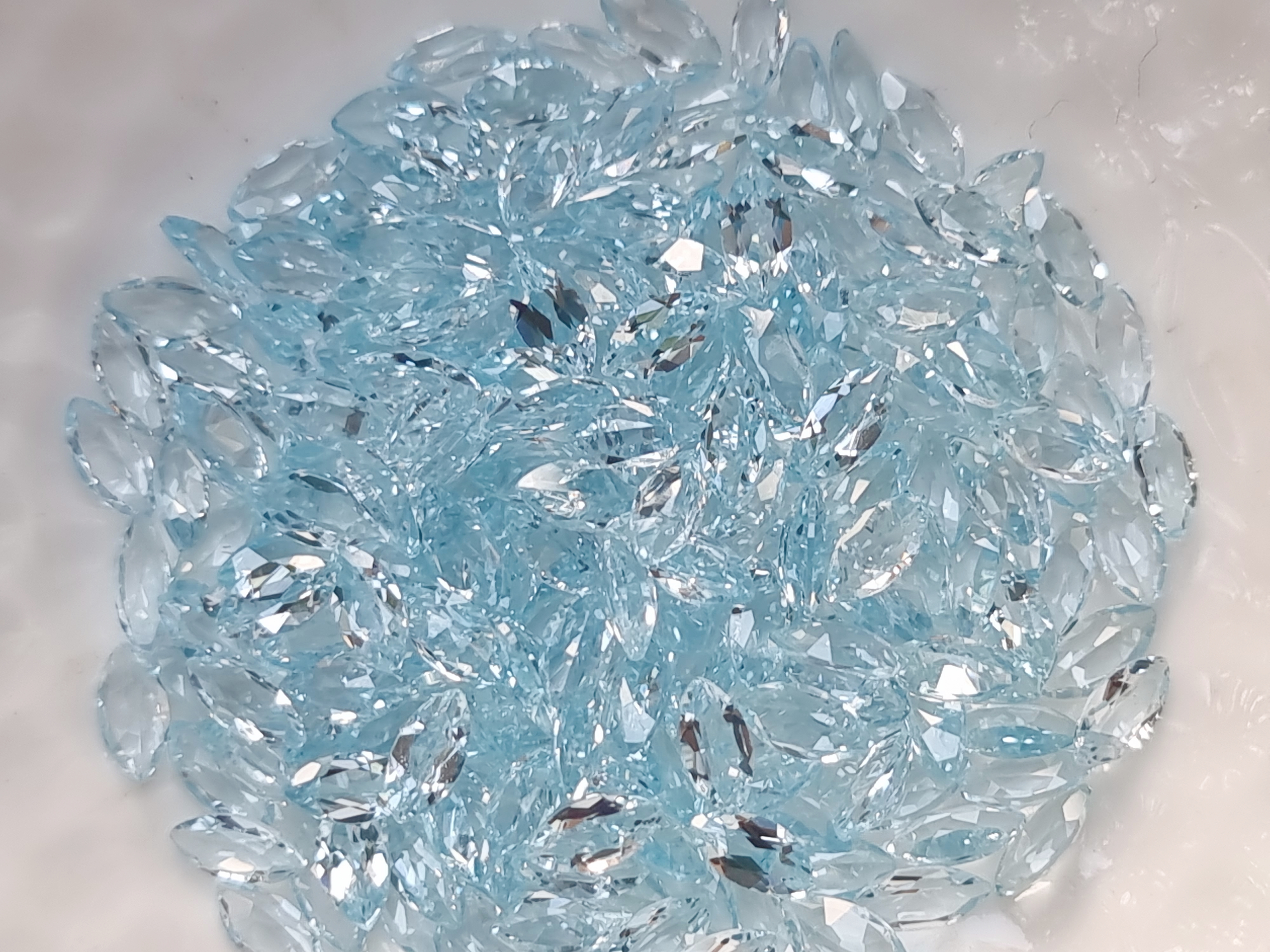 บลูโทปาสมาคี 2.5×5 มม. 5 กะรัต