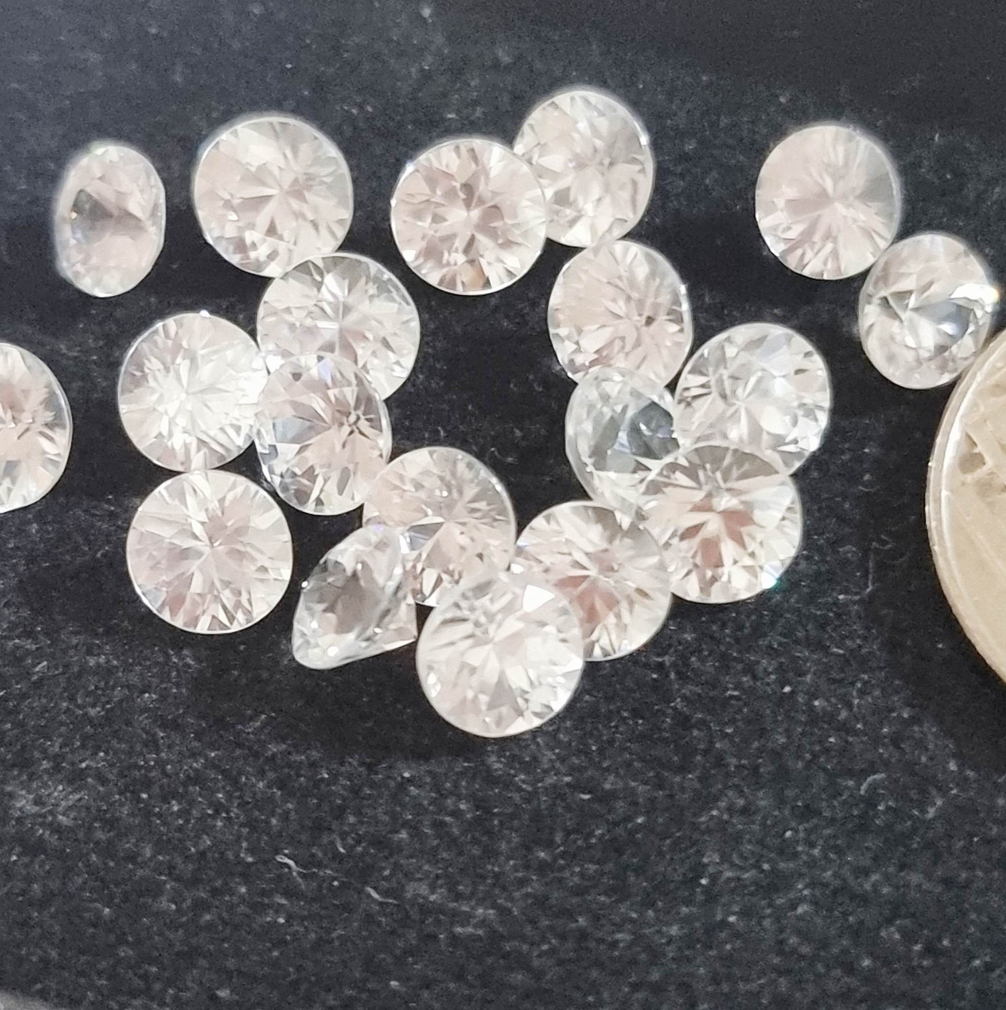 เพทายขาวกลมเจียรเหลี่ยม 5.0 มม. 1 เม็ด