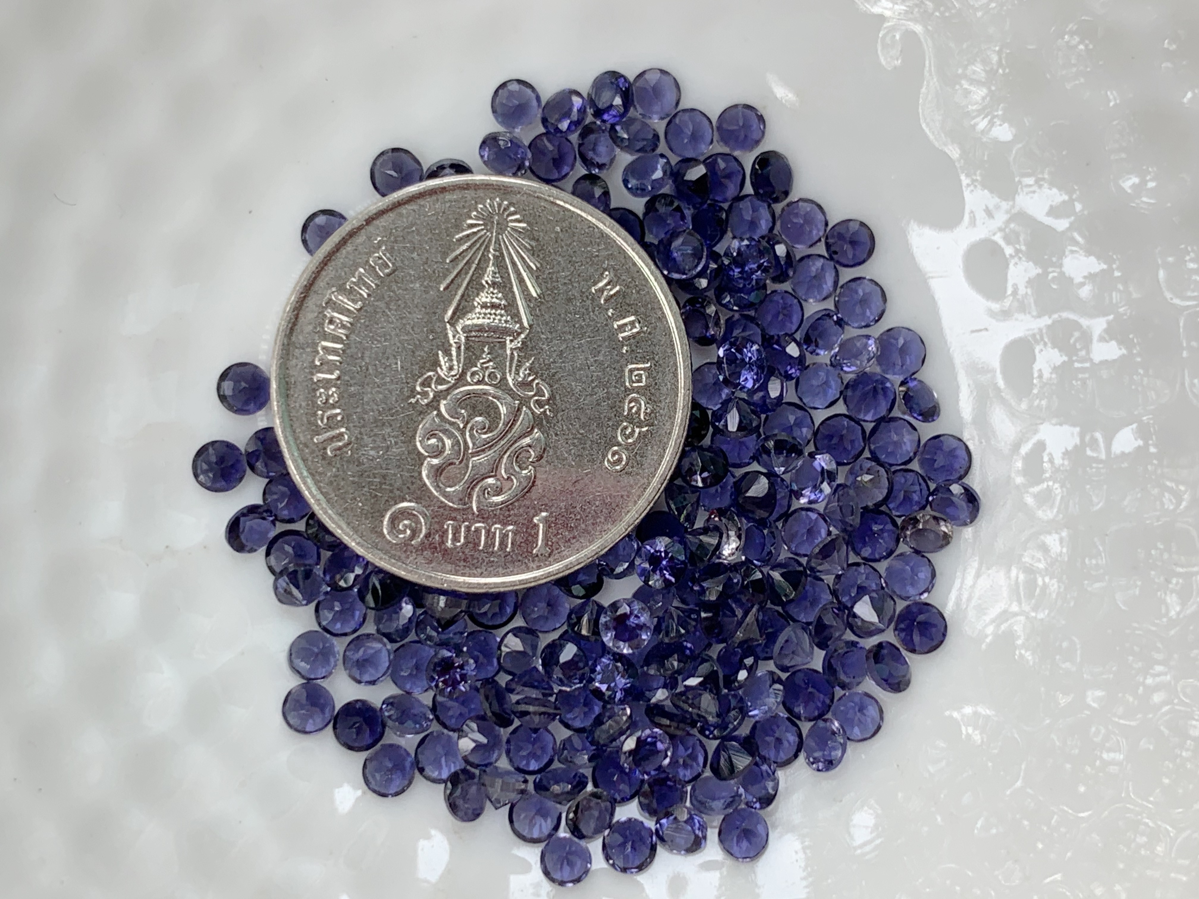 ไอโอไลท์กลม 2.5 มม. 5 กะรัต