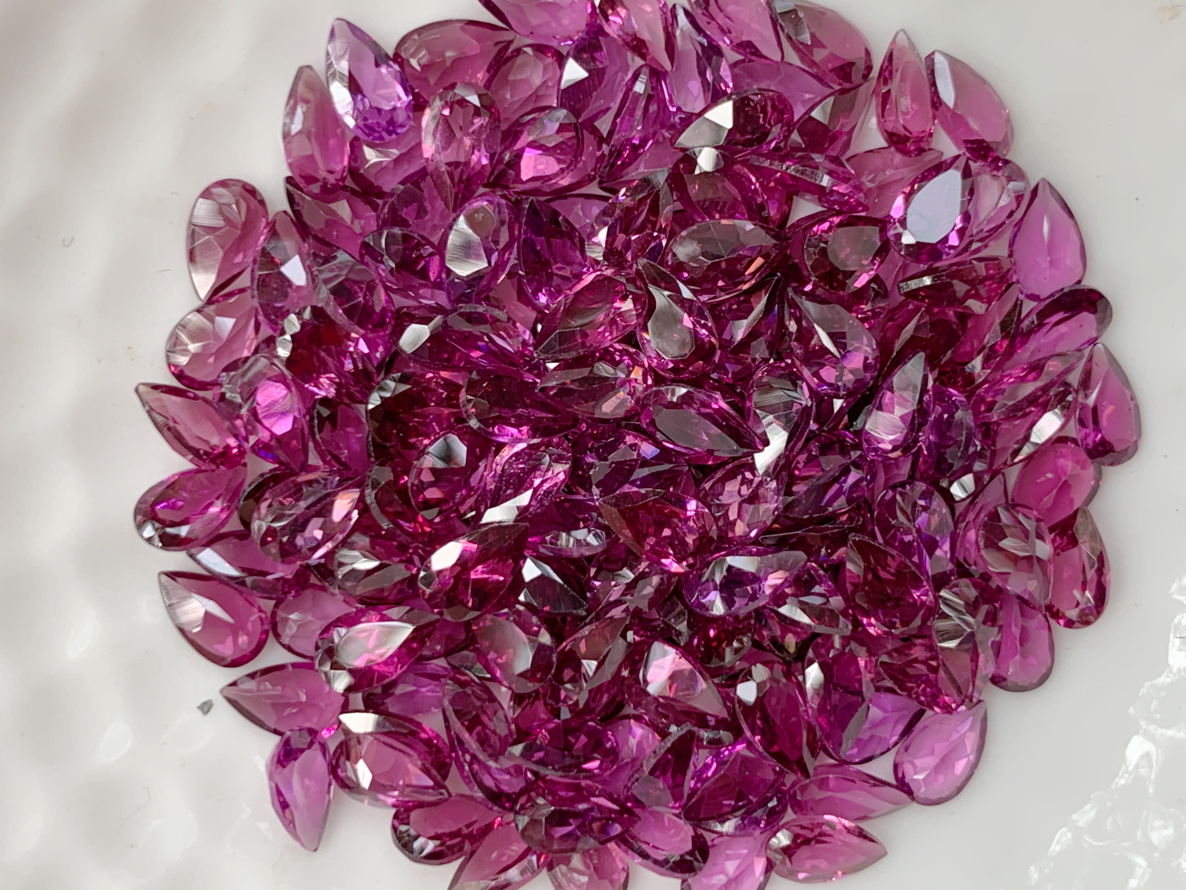 โรโดไลท์หยดน้ำ 5X3 มม. 5 กะรัต