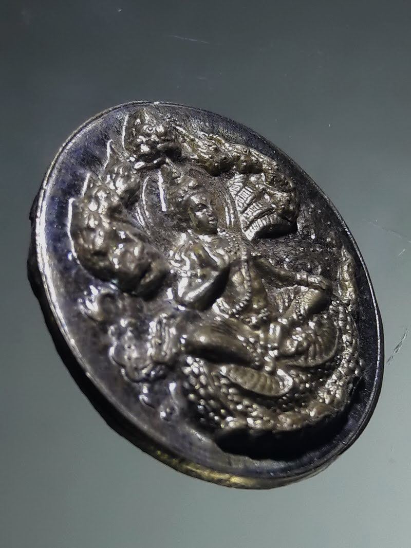 Antig FB 12857 เหรียญกลมเล็ก พระเทวราชโพธิสัตว์จตุคามรามเทพ หลังปิดตาพังพระกาฬ รุ่นอัครมหาเศรษฐี ตอกโค๊ต ด้านหลัง หายากครับรุ่นนี้