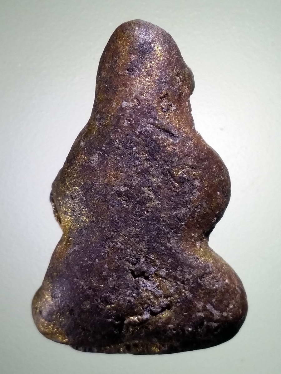 รหัสสินค้า พระไม่ทราบที่ 470 พระปิดตาเนื้อผง ทาทองบรอนซ์ ไม่ทราบที่ เนื้อหาเก่า มีอายุ พระรายการนี้ให้เช่าบูชาแล้ว