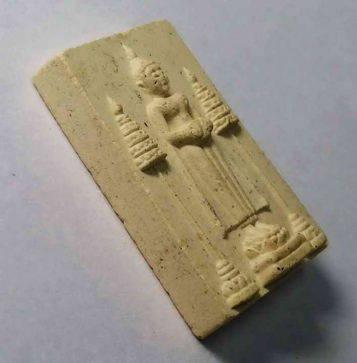 รหัสสินค้า พระเนื้อดิน เนื้อผง เนื้อว่าน 270 พระผงข้างฉัตร หลวงพ่อวัดบ้านแหลม หลังยันต์ห้า วัดเพชรสมุทรวรวิหาร ไม่ทราบปีที่สร้าง