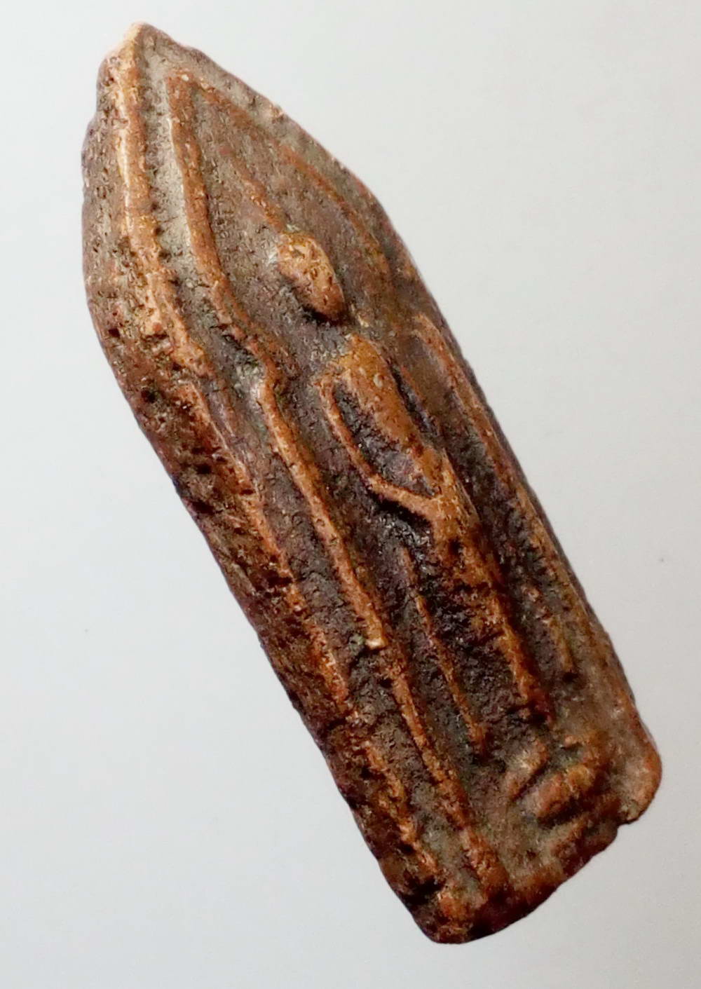 รหัสสินค้า พระไม่ทราบที่ 123 พระเนื้อดินพิมพ์ยืน ปางถวายเนตร (พระประจำวันอาทิตย์) อาจจะเป็นพระกรุ ไม่ทราบที่ พระมีรอยกระเทาะบิ่นมุมบน ทางด้านหลัง พิจารณาก่อนเช่าบูชานะครับ พระรายการนี้ให้เช่าบูชาแล้ว