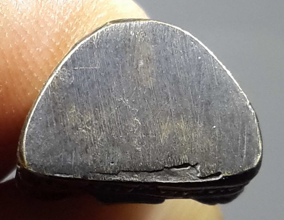 รหัสสินค้า พระกริ่ง พระหล่อ 205 รูปหล่อหลวงพ่อบุญเหลือ วัดคุ้งใหญ่ เนื้อทองเหลืองรมดำ หล่อตัน