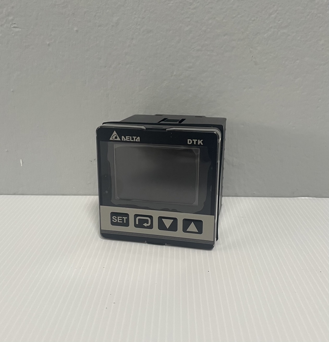 Delta Temperature Controller DTK9696R12 (Relay 250 V)