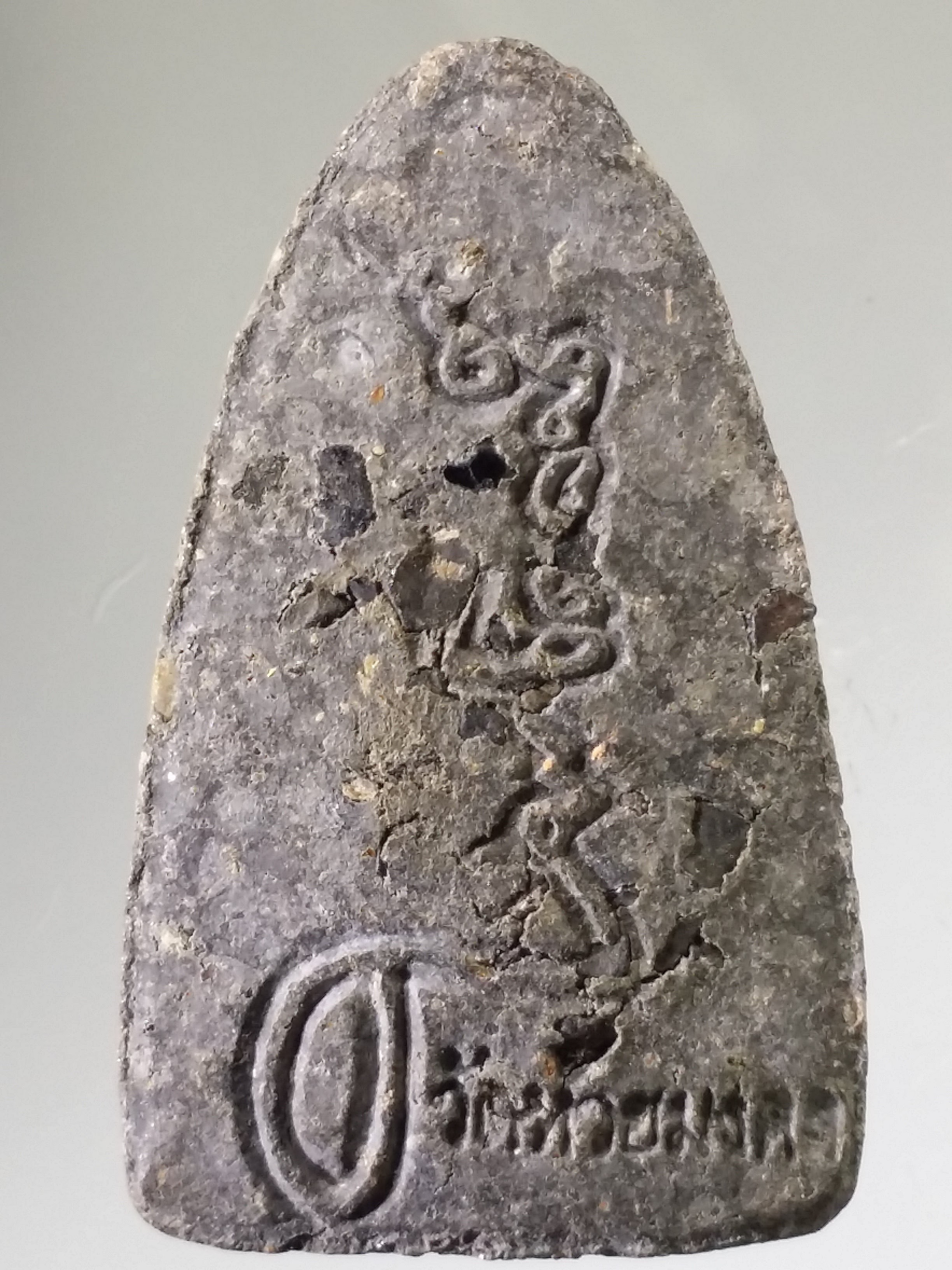 รหัสสินค้า หลวงปู่ทวด วัดต่างๆ 484 หลวงปู่ทวด เนื้อผงใบลาน ฝังแร่ วัดห้วยมงคล จังหวัดประจวบคีรีขันธ์ พิมพ์ใหญ่