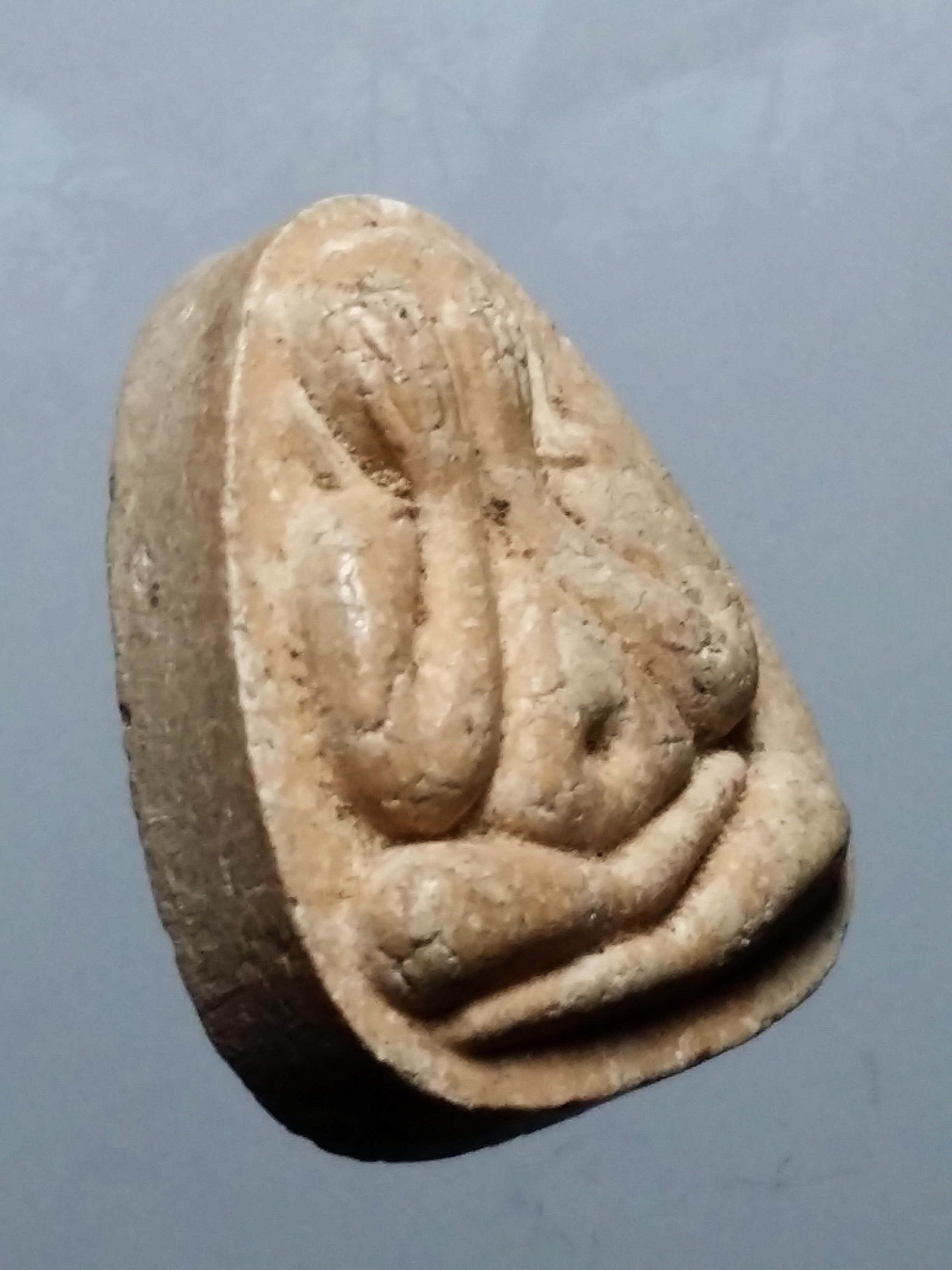 รหัสสินค้า พระปิดตา ทั่วไป 216 พระปิดตาเนื้อผง หลวงพ่อโต๊ะ วัดสระเกษ อำเภอไชโย จังหวัดอ่างทอง สร้างปี 2536