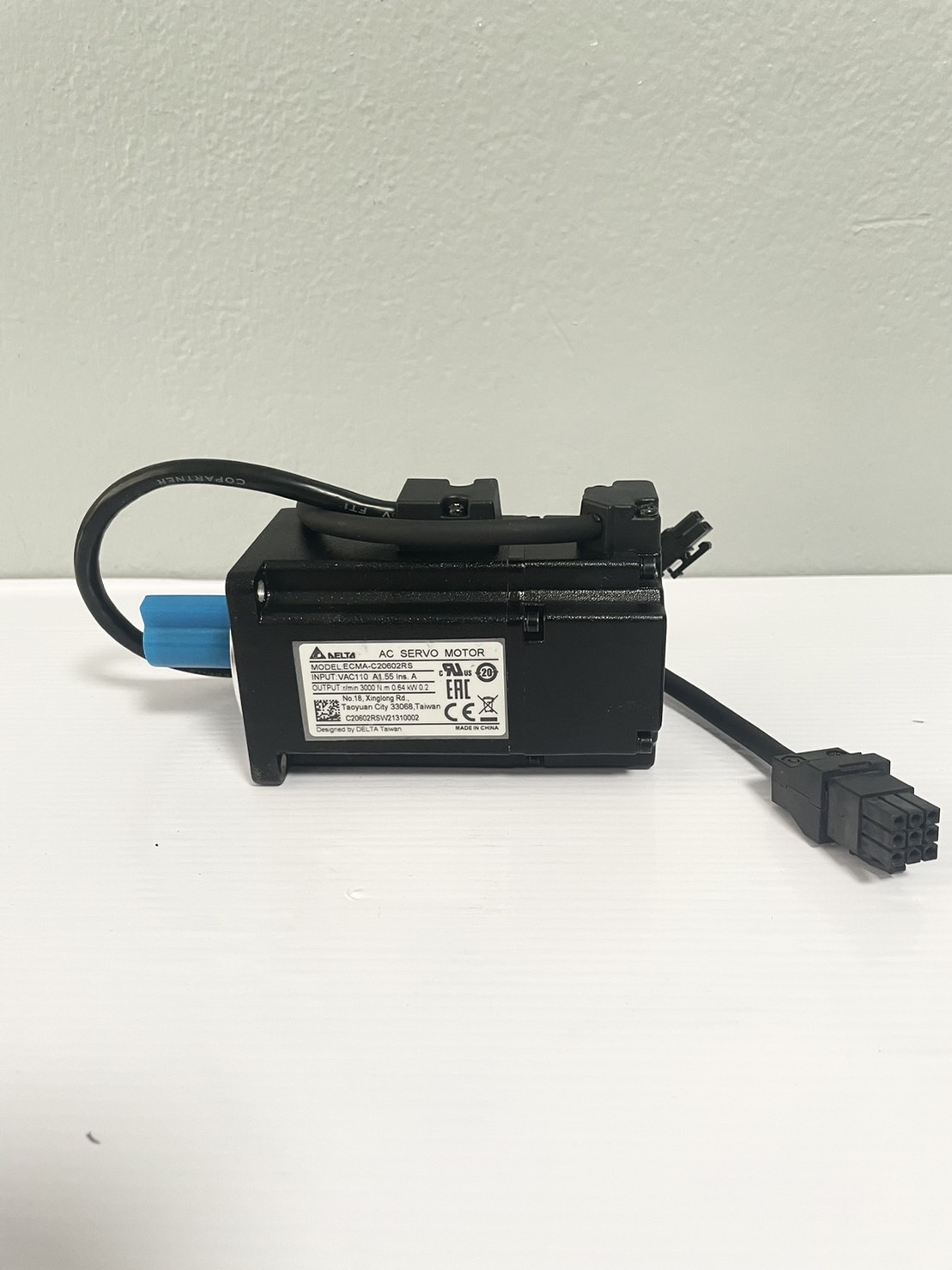 Delta AC servo motor ECMA-C20602RS 200W key waywith oil seal/screw hole