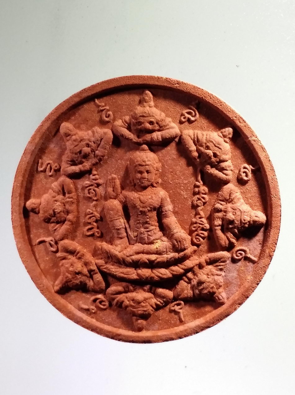 รหัสสินค้า จตุคามรามเทพ 812 หลวงพ่อบ้านแหลม - ท้าวจตุคามรามเทพ เนื้อว่านแดง ไม่ทราบรุ่น ไม่มีกล่อง เอากล่องรุ่นอื่นใส่ไปให้แทนนะครับ