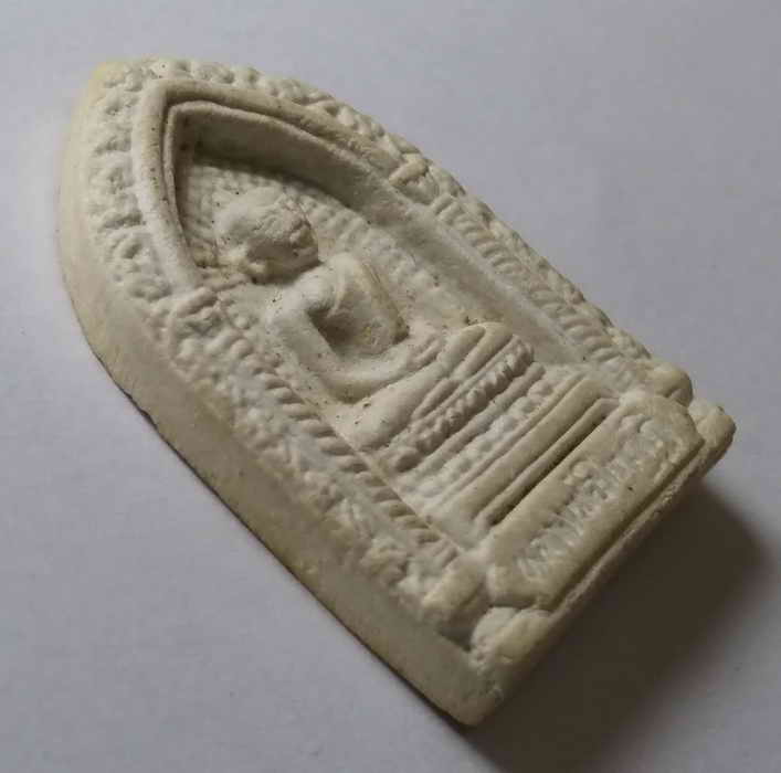 รหัสสินค้า พระมีกล่อง 011 หลวงพ่อในกุฏิเนื้อผง วัดกุยบุรี อำเภอกุยบุรี จังหวัดประจวบคีรีขันธ์ ปลุกเสก พิธีเสาร์ 5 ปี 36