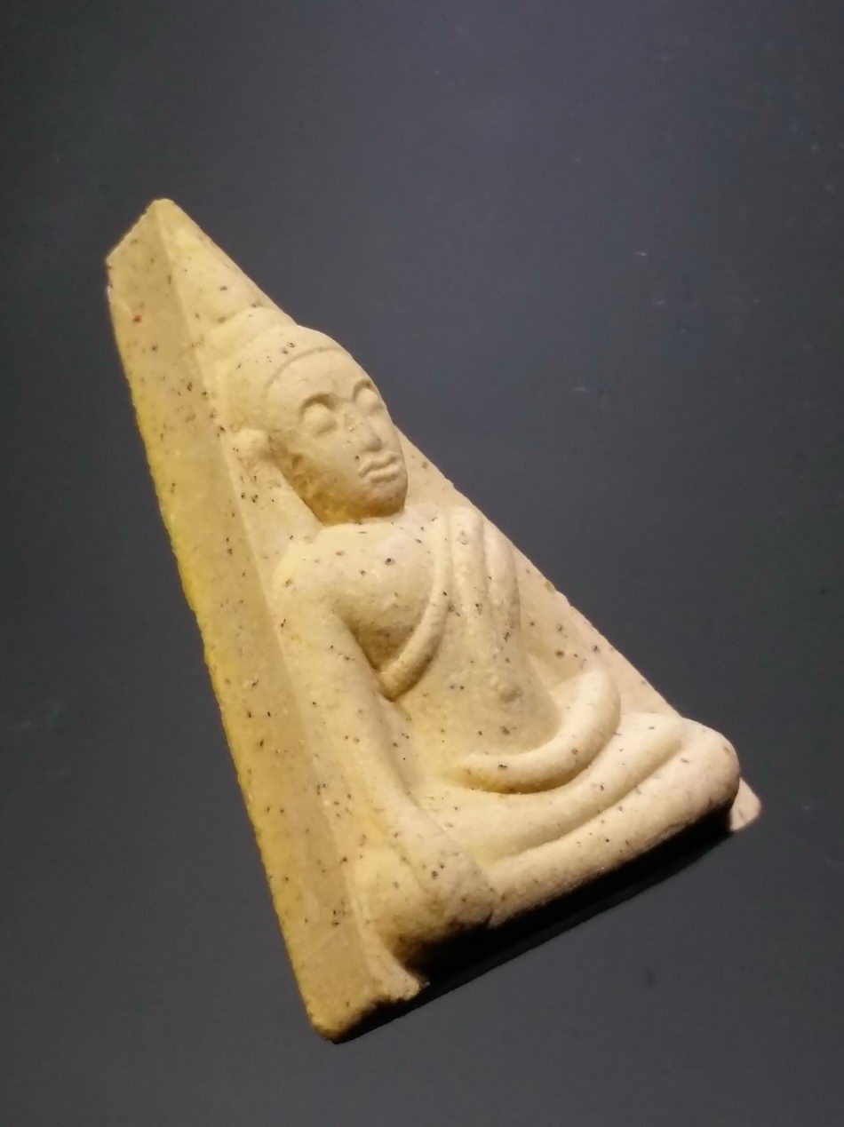 รหัสสินค้า พระมีกล่อง 3845 สมเด็จนางพญา ฉลองสิริราชสมบัติ 60 ปี รุ่นประวัติศาสตร์โลก มูลนิธิส่งเสริมวัฒนธรรมและบริการสังคมนานาชาติ วัดอรุณราชวราราม กรุงเทพฯ จัดสร้าง