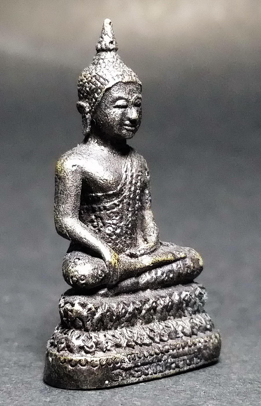 รหัสสินค้า พระกริ่ง พระหล่อ 388 รูปหล่อหลวงพ่อสัมฤทธิ์ ไม่ทราบวัด ไม่ทราบปีที่สร้าง เนื้อโลหะเก่า มีอายุ