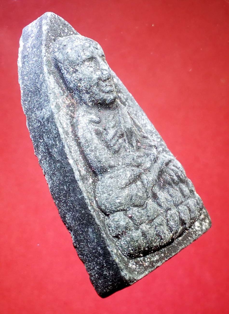 รหัสสินค้า หลวงปู่ทวด วัดต่างๆ 166 หลวงปู่ทวด วัดช้างให้ จ.ปัตตานี หลังตัวหนังสือนูน ไม่ทราบปี กดพิมพ์ด้านหลังไม่ชัด