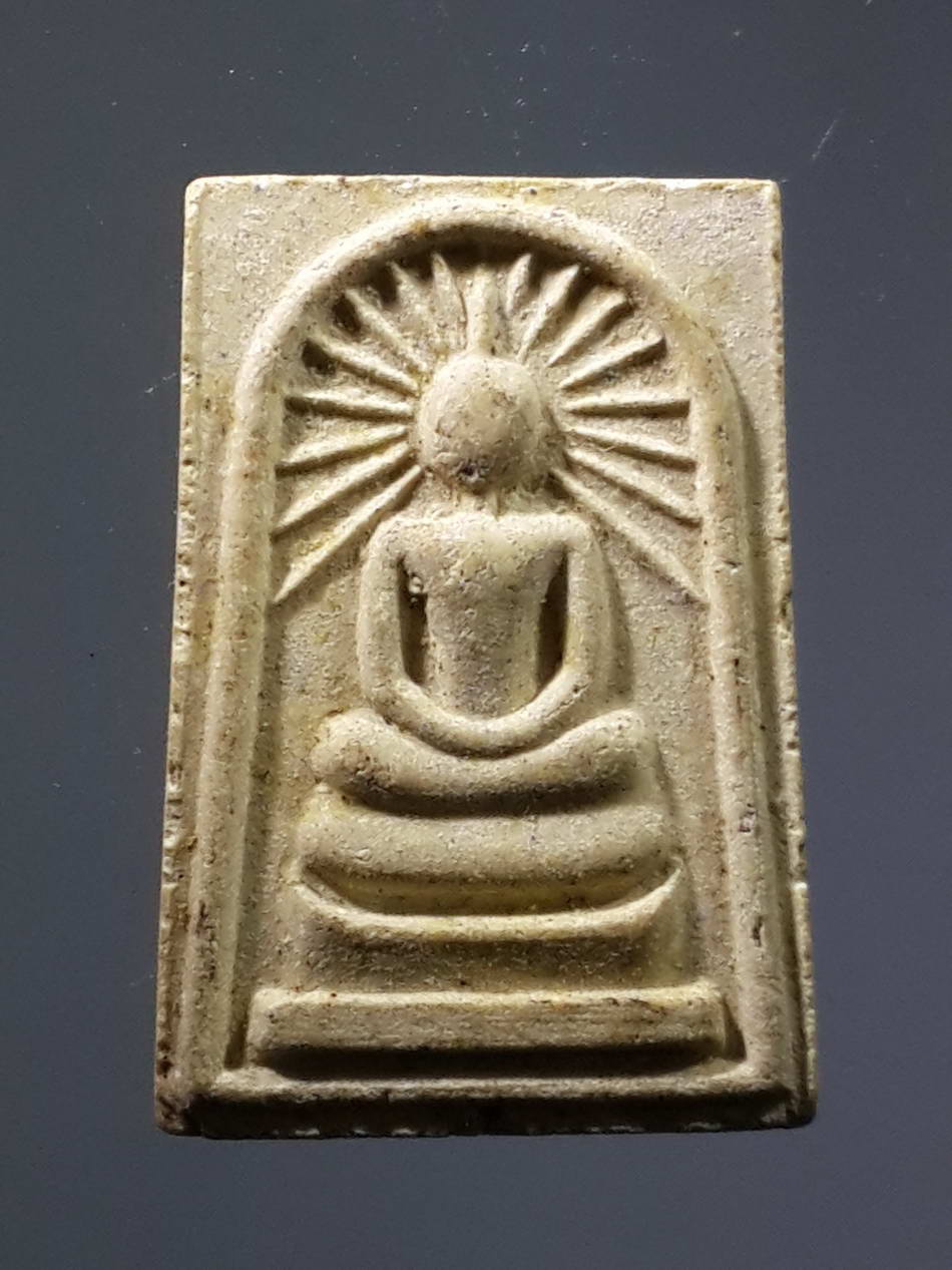 รหัสสินค้า พระไม่ทราบที่ 335 พระสมเด็จ เนื้อผง พิมพ์คะแนน มีประกายรัศมีหลังยันต์ห้า ไม่ทราบที่