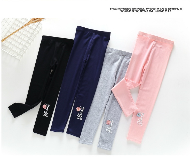 P31021พร้อมส่ง เลกกิ้งเด็กสีเทา แต่งดอกไม้+อักษร