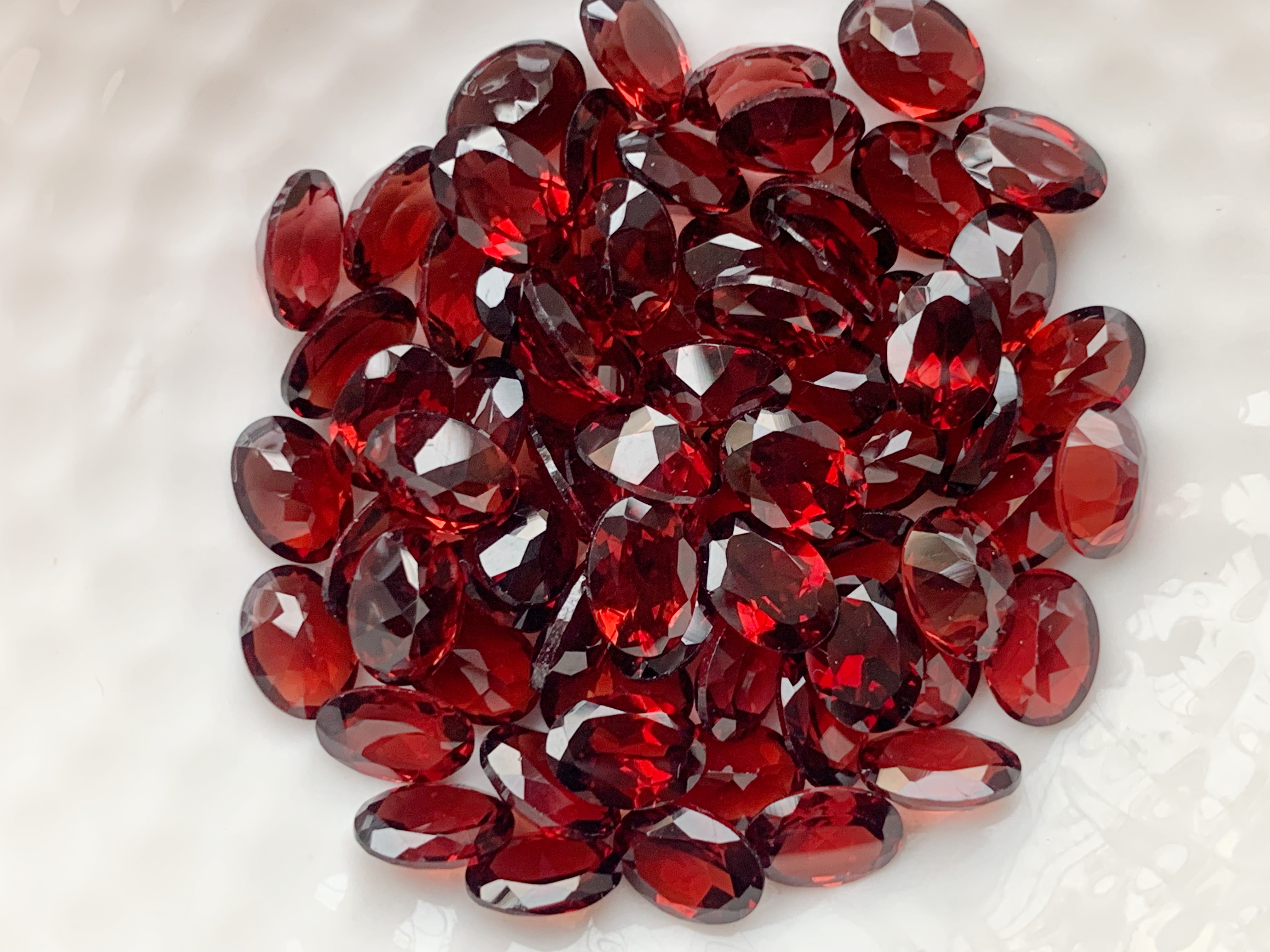 โกเมนไข่ 7X5 มม. 5 กะรัต