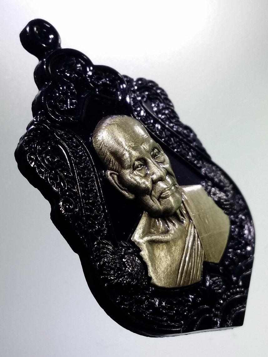 รหัสสินค้า พระมีกล่อง 042 เหรียญเสมา รวยสมใจนึก หลวงพ่อพัฒน์ วัดห้วยด้วน อำเภอหนองบัว จังหวัดนครสวรรค์ เนื้ออโนไดซ์ หน้ากากอัลปาก้า ซาติน ตอกโค๊ต หมายเลข ๒๐