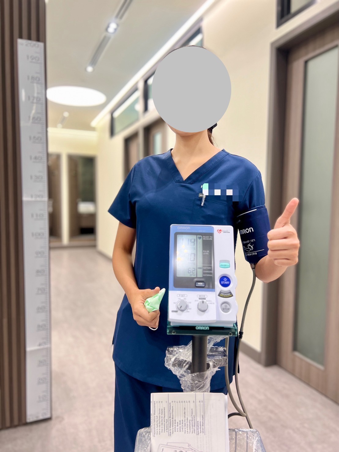 เครื่องวัดความดันโลหิตอัตโนมัติ OMRON รุ่น HEM-907 + พร้อมรถเข็นขาตั้งครบชุด และอุปกรณ์ประกอบการใช้งาน