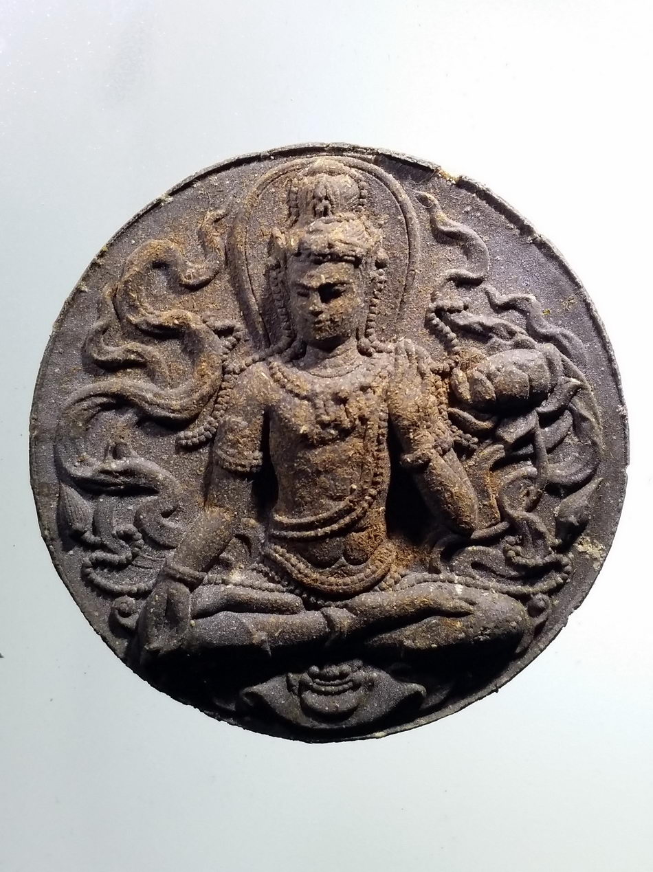 รหัสสินค้า จตุคามรามเทพ 576 พระเทวราชโพธิสัตว์จตุคามรามเทพ รุ่น มหาจักรพรรดิศรีวิชัยสุวรรณภูมิ เนื้อว่าน โรยไม้ตะเคียน หมายเลข ๙๗