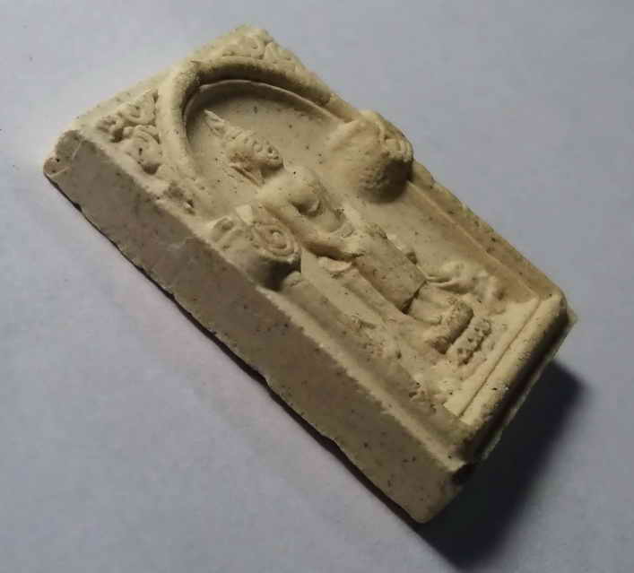 รหัสสินค้า พระเนื้อดิน เนื้อผง เนื้อว่าน 035 พระผงหลวงพ่อโต ปางป่าเลไลย์ พระประจำวันมหามงคล (พระประจำวันสำหรับคนเกิดวันพุธ)