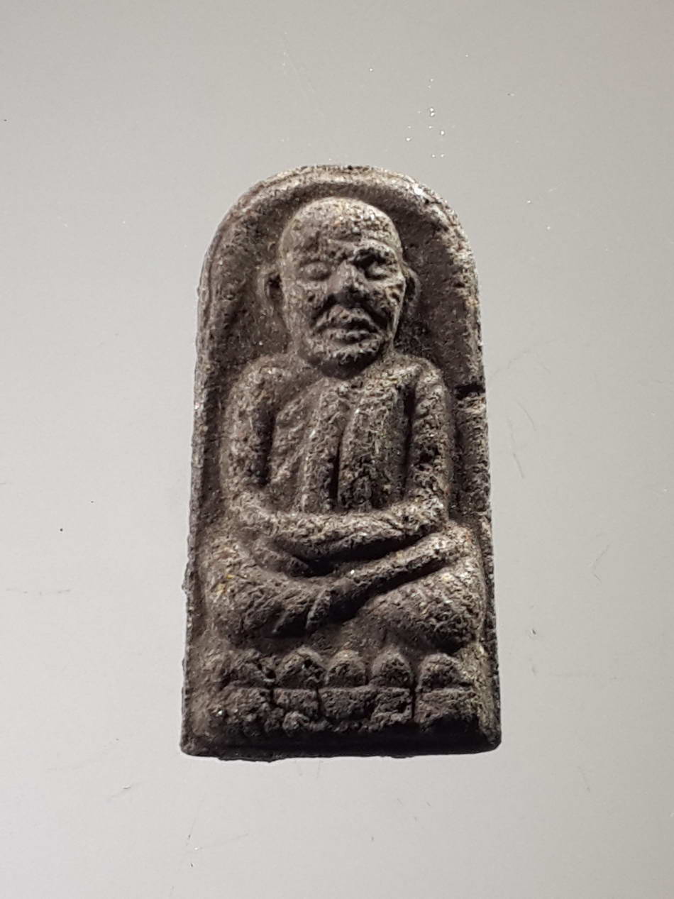 รหัสสินค้า หลวงปู่ทวด วัดต่างๆ 300 หลวงปู่ทวด เนื้อว่าน หลังเรียบ พิมพ์พระรอดเล็ก วัดช้างให้ จังหวัดปัตตานี ไม่ทราบปีที่สร้าง