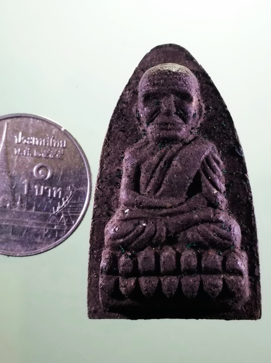 รหัสสินค้า พระมีกล่อง 3974 หลวงปู่ทวดเนื้อว่าน กกล.ทอ.ฉก.๙ จังหวัดปัตตานี สร้างปี 2557 พระสวยกล่องเดิม