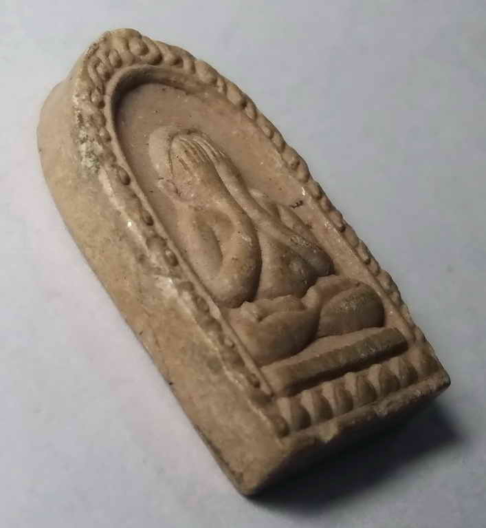 รหัสสินค้า สมุทรสงคราม 008 พระปิดตาเนื้อผง วัดปรกสุธรรมาราม อำเภออัมพวา จังหวัดสมุทรสงครามรุ่นรวยไม่เลิก สร้างปี 2533 พระรายการนี้ให้เช่าบูชาแล้ว