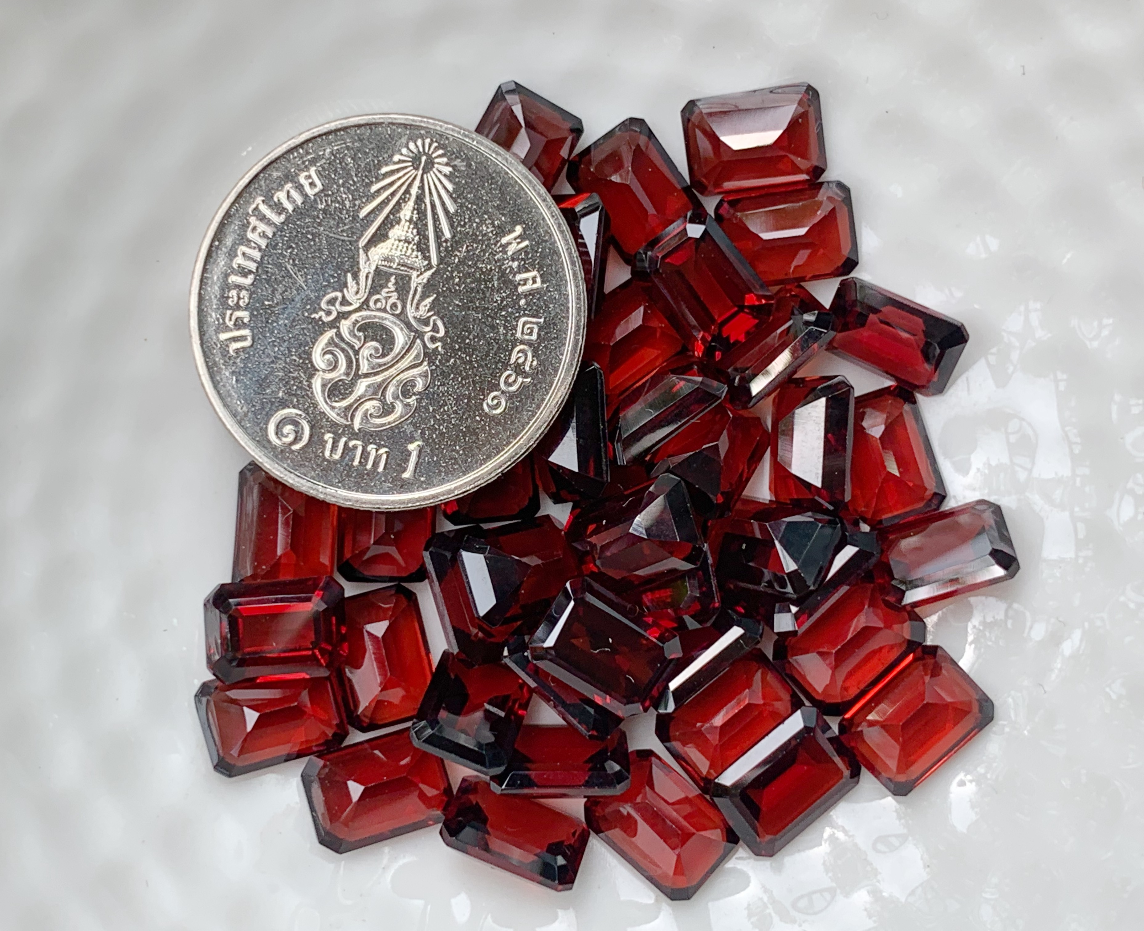 โกเมนสี่เหลี่ยม 7X5 มม. 5 กะรัต