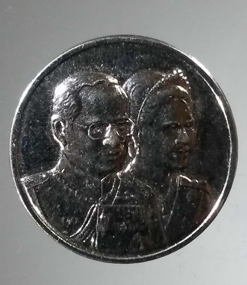 รหัสสินค้า พระมหากษัตริย์และบุคคลสำคัญ 320 เหรียญกะไหล่นิกเกิล ที่ระลึก 60 ปี ราชาภิเษกสมรส ในหลวงรัชกาลที่ 9 สร้างปี 2553