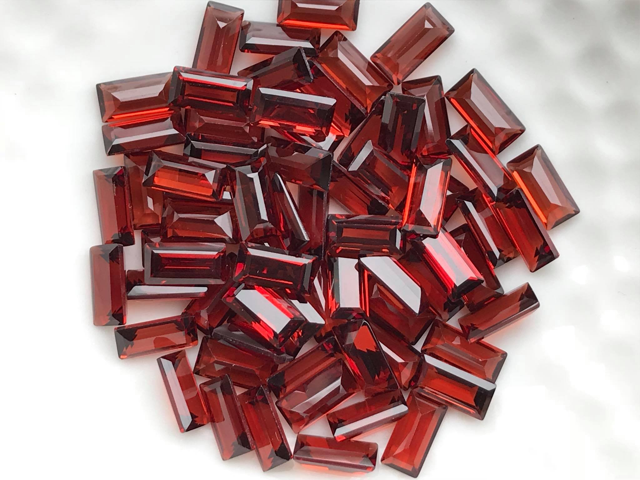 โกเมนสี่เหลี่ยมผืนผ้า 6x3mm. 5 กะรัต