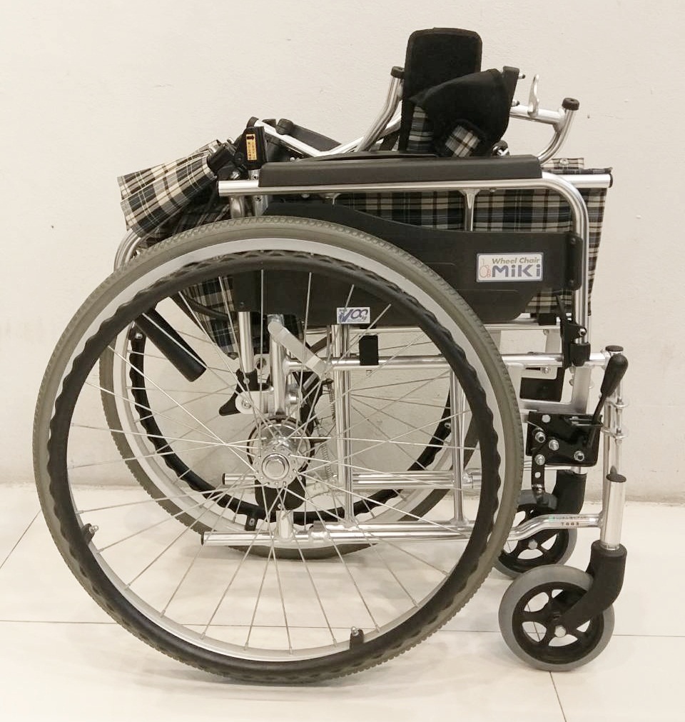 รถเข็นผู้ป่วย MIKI รุ่น MVWSW-47JD ล้อหน้า 6 นิ้ว ล้อหลัง 24 นิ้ว หนัก 14.5 กิโลกรัม รับประกันศูนย์ไทย 3 ปี