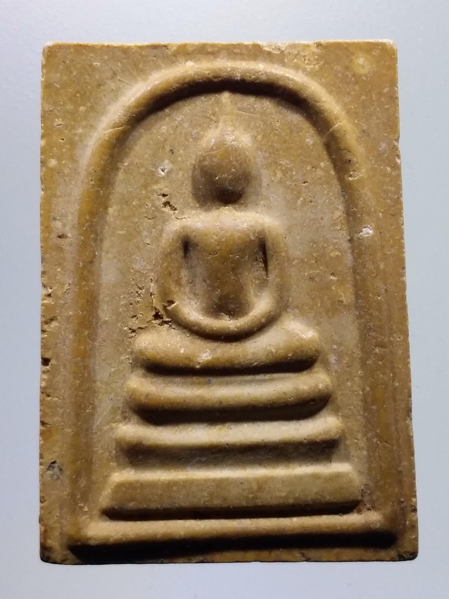 รหัสสินค้า พระเนื้อดิน เนื้อผง เนื้อว่าน 9306 พระสมเด็จเนื้อผง ปลุกเสกพิธีเสาร์ 5 หลวงพ่อจ้อย วัดถ้ำมังกรทอง จังหวัดกาญจนบุรี